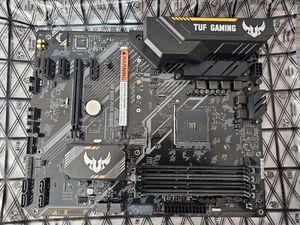 ASUS TUF B450-PLUS GAMING AM4 ATX Motherboard, Boots fine, FAULTY USB 3.1 header - Afbeelding 1 van 9