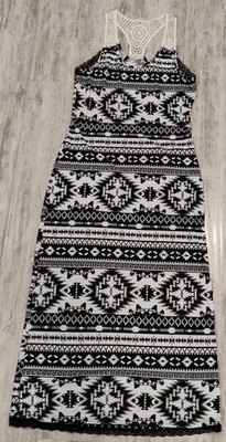Maxi Vestido Largo Estampado Tribal Blanco y Negro Talla Grande Foto 1 de 4