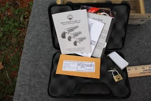 Estuche de pistola North American Arms caja de pistola Black Widow de fábrica con papeleo NAA 242 - Imagen 1 de 4