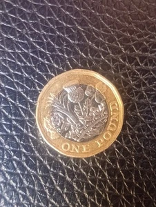 Moneta one pound 2016 regina Elisabetta II - Foto 1 di 6