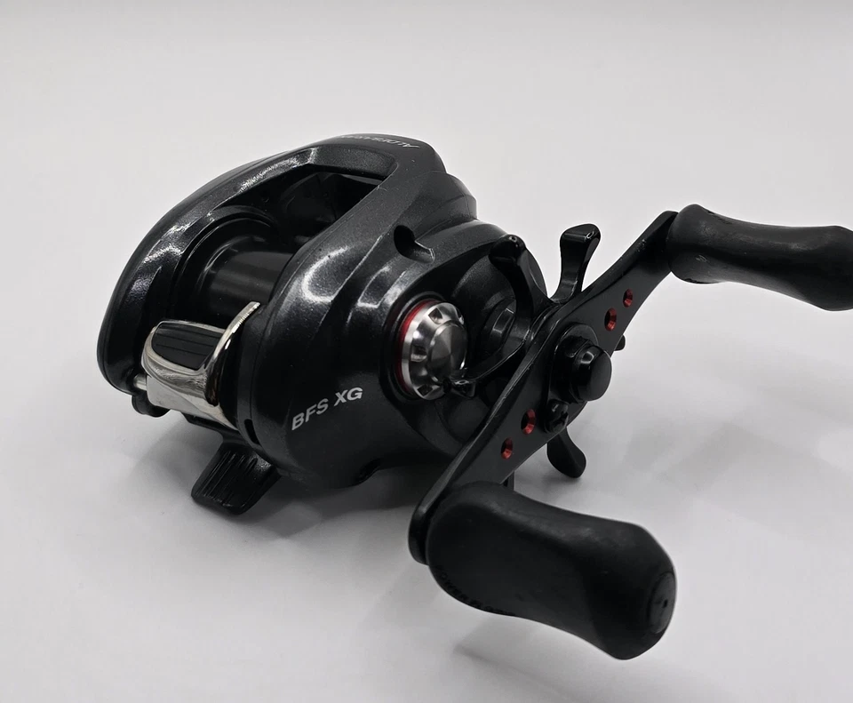 Shimano Aldebaran BFS XG Baitcast Reel Right Hand from Japan - Image 1 of 4