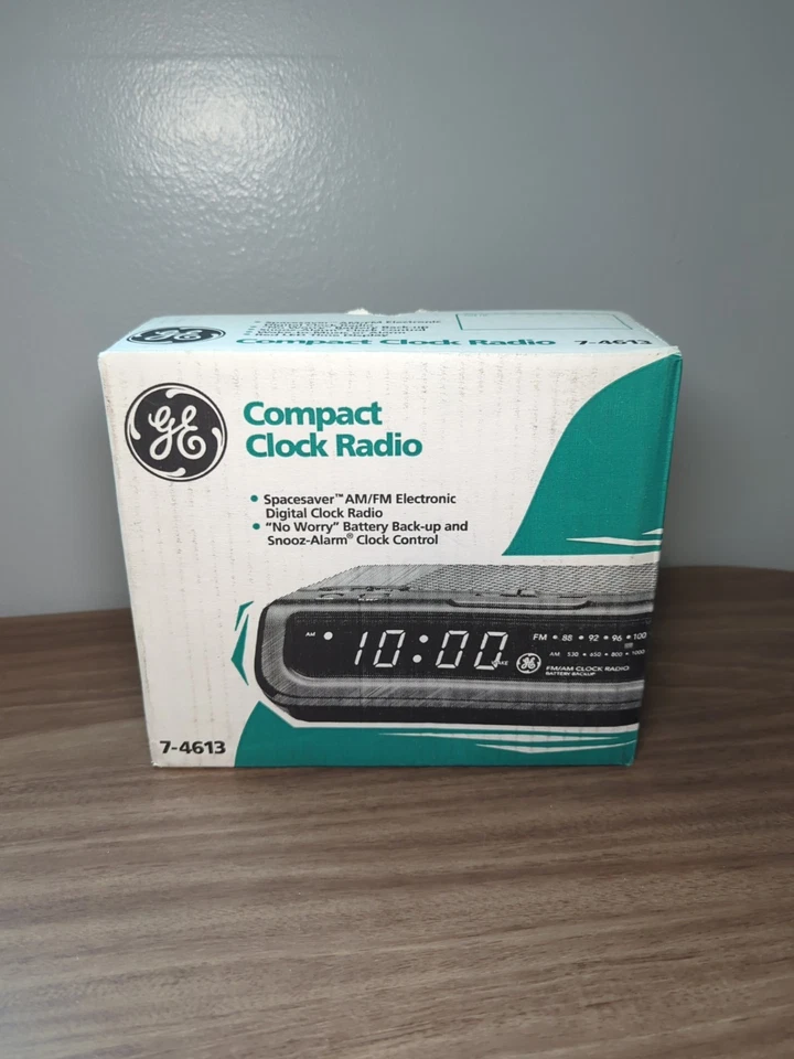 GE 7-4613 Reloj Despertador Digital Radio AM/FM Ahorro de Espacio Nuevo Caja Abierta Rojo LED⏰ Foto 1 de 4