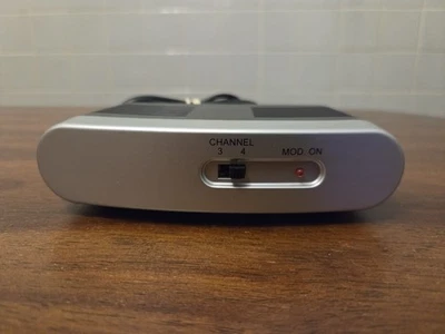 PHILLIPS RF MODULATOR  PH61159 AUDIO / VIDEO SWITCH BOX 120V CHANNEL 3 & 4 WIRED - Image 1 of 4