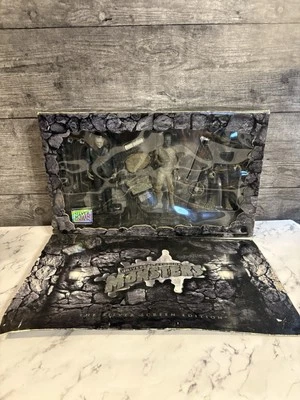 NEW UNIVERSAL MONSTERS SILVER SCREEN 1ST EDITION 3 FIGURE SET DAMAGED BOX #3988 - Image 1 of 4