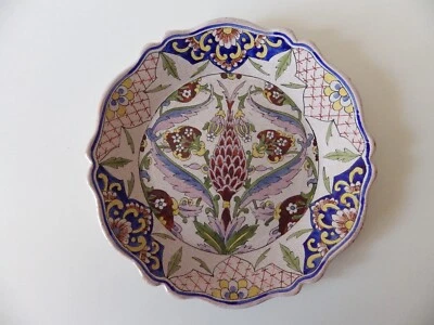 BELLE ASSIETTE  EN FAIENCE DE MALICORNE POUPLARD BEATRIX XIX ème signée  MC - Photo 1/2