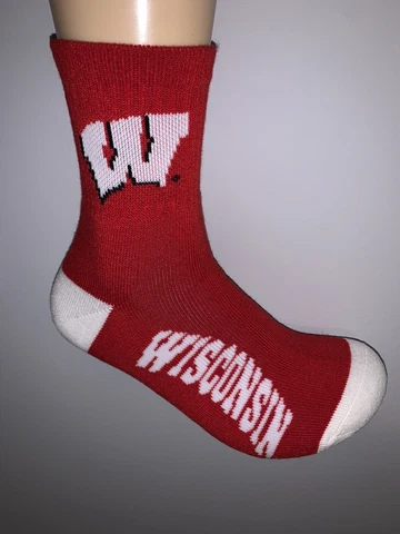 WISCONSIN BADGERS NCAA COLLEGE PRIMARY LOGO 1/4 LENGTH SOCKS LARGE Cover