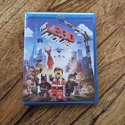 The LEGO Movie (Blu-ray + DVD Combo Pack)  - Image 1 of 3