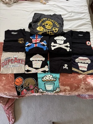 Camisetas, sudaderas con capucha, chaqueta medianas Johnny Cupcakes para hombre Foto 1 de 4