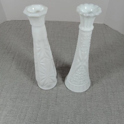 ЛОТ из 2 ВИНТАЖНЫХ ваз из белого молочного стекла с бутонами — БЕСПЛАТНАЯ ДОСТАВКА - Изображение 1 из 4