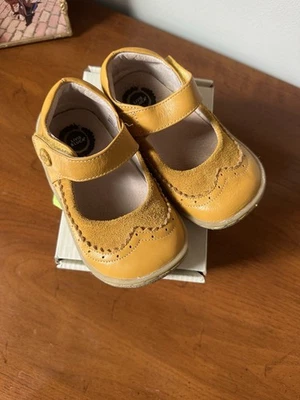 Livie & Luca EUC, Size 8, Mary Jane Oxford Butterscotch Tootles Gold Girls Shoes - Image 1 of 4