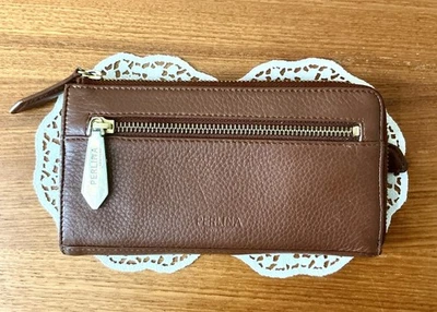 Moedas de cartão de crédito Perlina NY couro marrom com zíper ao redor carteira 4 x 7,5 - Imagem 1 de 4