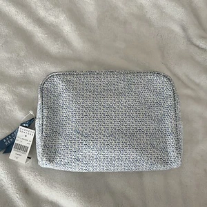 Barneys of New York Blue & White Canvas Zip Top Makeup Travel Bag New - Picture 1 of 7