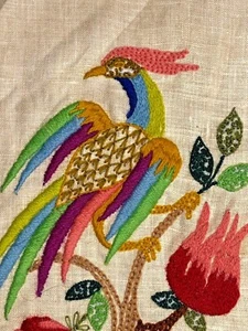 Arazzo vintage Crewel Needlework anni '60 Bird Of Paradise arte popolare ago - Foto 1 di 5
