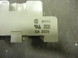 Idec: SR2P-05 - Presa, 8 pin ottale, montaggio su guida Din, terminale a vite - Foto 1 di 3