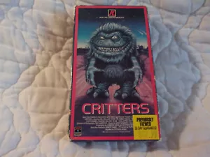 CRITTERS VHS 80'S HORROR COMEDY DEE WALLACE STONE M. EMMET WALSH ALIEN CREATURE - Picture 1 of 12