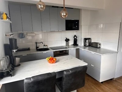 Ikea Küche - Neu -  mit Geräten und Garantie - Utrusta weiß - Veddinge grau - Bild 1 von 4