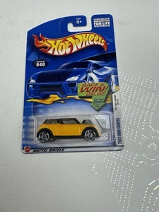 2002 Hot Wheels 2001 MINI COOPER #040 First Editions 28/42 Dk Yellow New Sealed - Picture 1 of 6