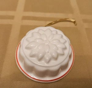 Punze 1985 weiß "Poinsettia Jello Kuchenform" Porzellan Weihnachtsschmuck - Bild 1 von 4