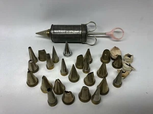 Vintage cake decorating piping tips and nozzles - Picture 1 of 6