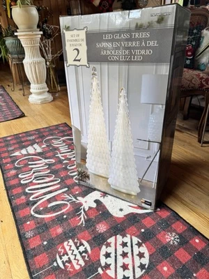 Árboles navideños de vidrio LED. Nuevo en caja Foto 1 de 4