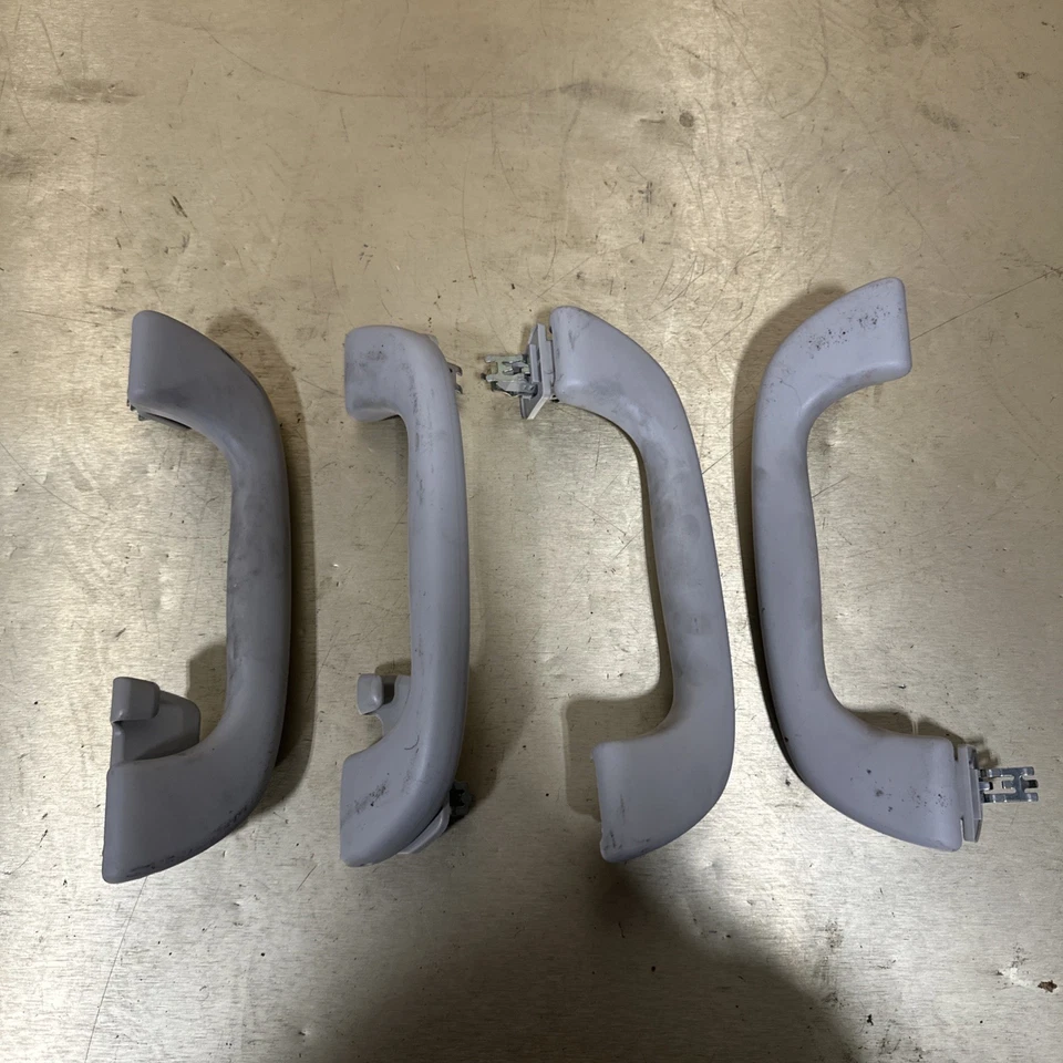 Комплект оригинальных внутренних ручек для крыши 2012–2016 SUBARU IMPREZA - Изображение 1 из 3