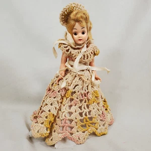 Vintage Dress Me Doll * gelb rosa Häkelkleid blonde Mütze - Bild 1 von 3