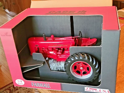1/8 FARMALL 400 SIGNATURE EDITION 1998 NIB 1/8 W/ SHIPPING BOX - Image 1 of 4