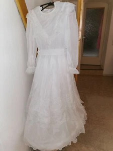 Süsses Kommunionkleid mit Haarband und Reifrock... In grösse 140... Für 40€ - Bild 1 von 5