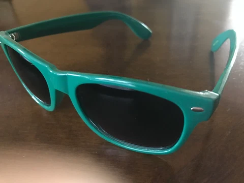 UNIVERSITY OF OREGON DUCKS SUNGLASSES ADULT UNISEX TEAM COLORS NEW Cover
