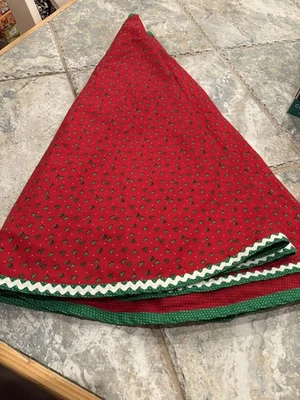 Falda Árbol de Navidad Estampado Verde Hecha en Casa 120" Redonda x 17.5" Foto 1 de 2