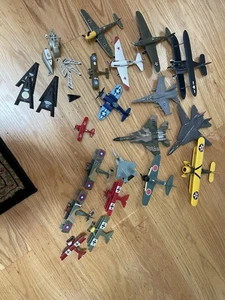 Lot Of 18 Toy Planes Matchbox,Messerschmitt, Mitsubishi, Air Signature  - Picture 1 of 14