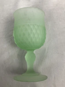 Bicchiere da vino vintage verde chiaro satinato smerigliato, motivo punta diamantata - Foto 1 di 7