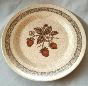 SET OF 4 HOMER LAUGHLIN STRAWBERRY DINNER PLATES 10" - Picture 1 of 2