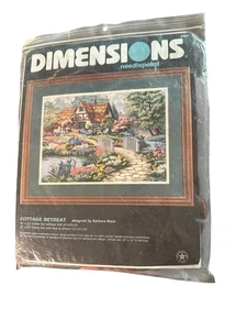Im Ruhestand 1998 Dimensions Charming Cottage Retreat Nadelspitzen-Set #2461 Neu in Verpackung - Bild 1 von 5