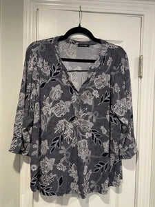 Papermoon Größe 1X dunkelblau weiß Fleur de Lis Blumenmuster 3/4 Ärmel Stretch Top - Bild 1 von 10