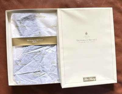 Vintage NEU! Victoria’s Secret Overknee-Strümpfe schwarz transparent Spitze NEU IM KARTON - Bild 1 von 4