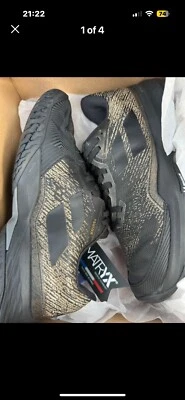 Zapatillas de tenis Babolat Jet Mach 3 para todas las canchas negras y doradas para hombre Foto 1 de 4