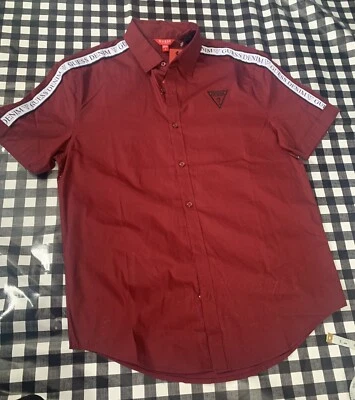 Camisa Guess Para Hombre Talla S Borgoña Hyatt Grabada Tejida Calce Ajustado Logo Deletrear Foto 1 de 4