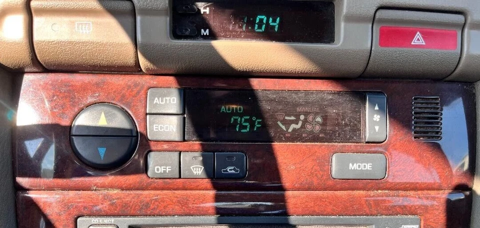 1996-1997 Infiniti I30 Temperature Climate Control Dash Heater A/C - Image 1 of 1