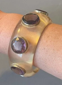 Vintage Designer Satin Opaque Lucite Faceted Purple Glass Stud Bangle Bracelet - Imagen 1 de 6