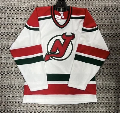 Camiseta deportiva vintage de los 80 CCM New Jersey Devils blanca y verde local talla M nueva con etiquetas Foto 1 de 4