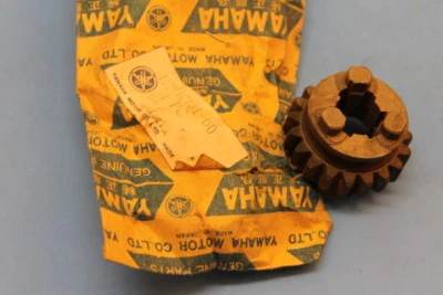 NOS YAMAHA RT100 DT100 MX125 MX175 TERCER PIÑÓN ENGRANAJE 19T PIEZA # 427-17131-00-00 Foto 1 de 4