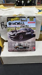 NIB 2023 1971 DATSUN 240Z ROTSUN HOT WHEELS PREMIUM MOTORTREND ROADKILL 1/64 - Picture 1 of 3