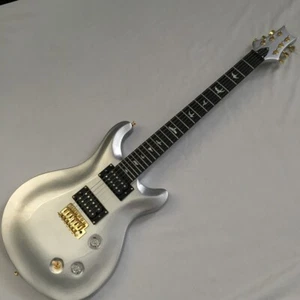 Chitarra Elettrica Argento Gold Hardware Tremolo Bridge 2 Pickup Humbucker - Foto 1 di 6