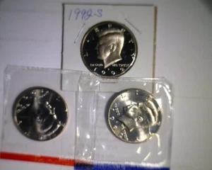 1992 PDS Kennedy half dollars Unc in mint cello and Proof - Picture 1 of 2