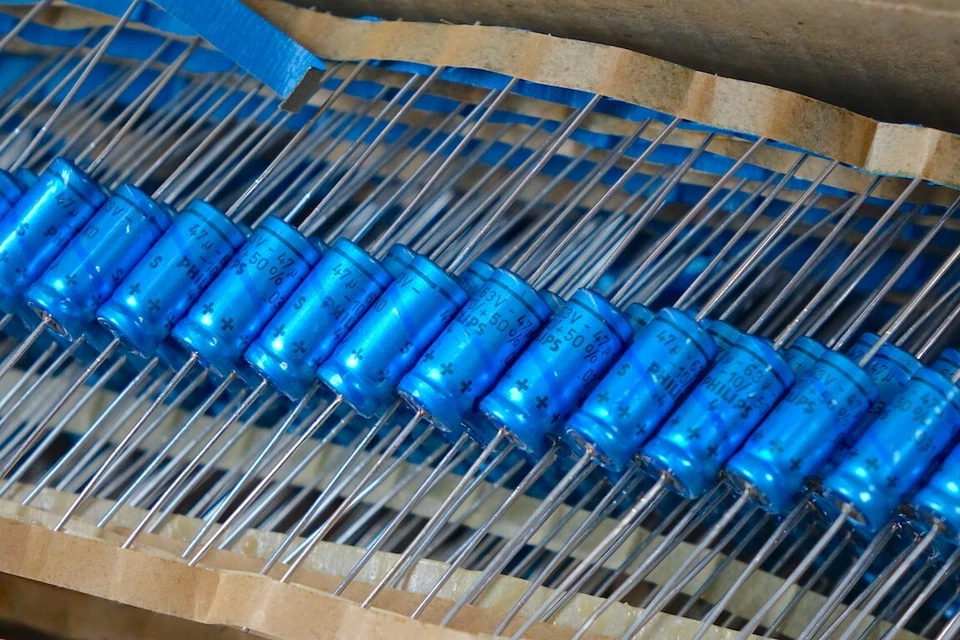 5x Nuevo PHILIPS Axial 47uF 63V Condensador para Studer 727 Reproductor de CD DAC Amplificador Foto 1 de 1