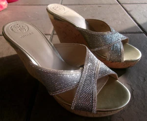 Sandali con zeppa Guess donna 8,5 M Elenora tacco 4 zeppe plateau sughero oro glitter - Foto 1 di 4