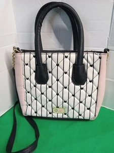 Betsy Johnson Luv Betsy schwarz & weiß, rosa gesteppt mit Herzen Handtasche 10x8x4 - Bild 1 von 12