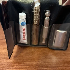 Kit de viaje de navaja Gillette vintage - aseo - peine, pepsodent, cepillo de dientes y afeitadora - Imagen 1 de 6