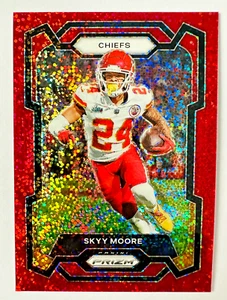 Tarjeta Panini Prizm Skyy Moore 2023 roja brillante Prizm #150 SP Chiefs ¡Coincidencia de colores! - Imagen 1 de 3